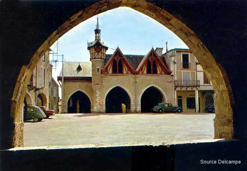47 Castillonnes La Halle et son Clocheton.jpg